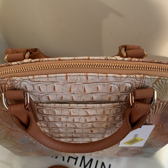 🍇🍒HOST PICK 🍇🍒 Brahmin Bondi Collection Large Seashell Print Duxbury Sat… - Picture 6 of 16